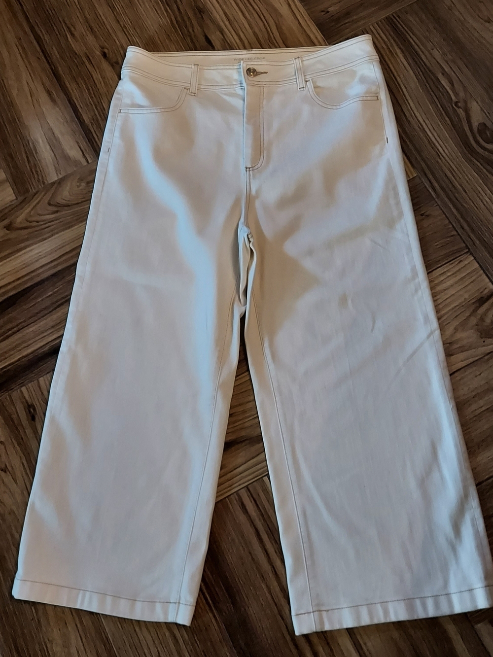Chico's Cream Cropped Wide-Leg Stretch Denim Jeans. Chico's (2.5) Size 14